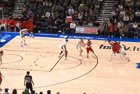 1679390874238056446.gif GIF.gif